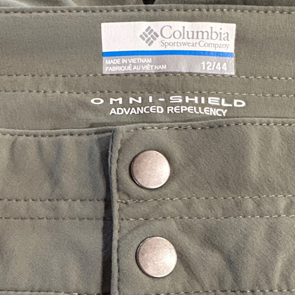 Columbia Women’s Light Green Omni Shield Capris 12